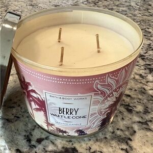 Bath & Body Works: 14.5 oz 3-Wick Candle: Berry Waffle Cone